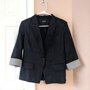 Airy lightweight blazer
